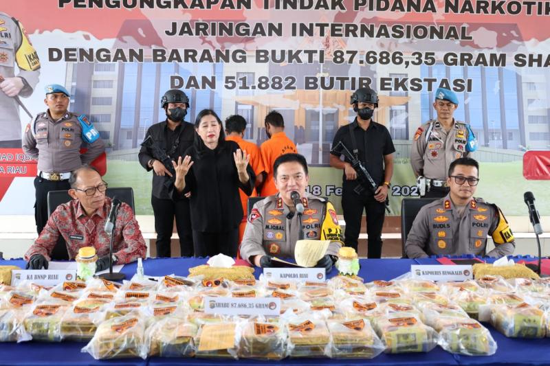 Tangkap Jaringan Narkoba Kelas Kakap dan Amankan Barang Bukti Senilai Rp103,25 Miliar